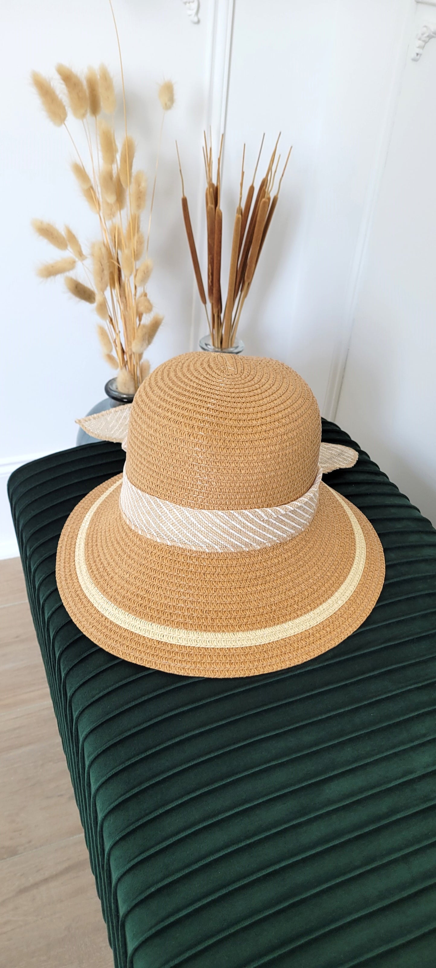 Chapeau avec grand noeud