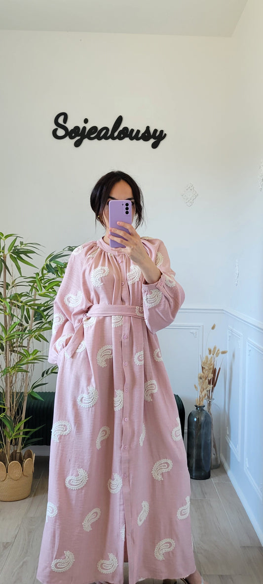Robe longue motifs brodés rose clair