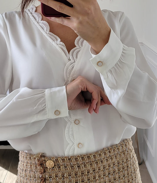 Blouse col V en dentelle Tallinn