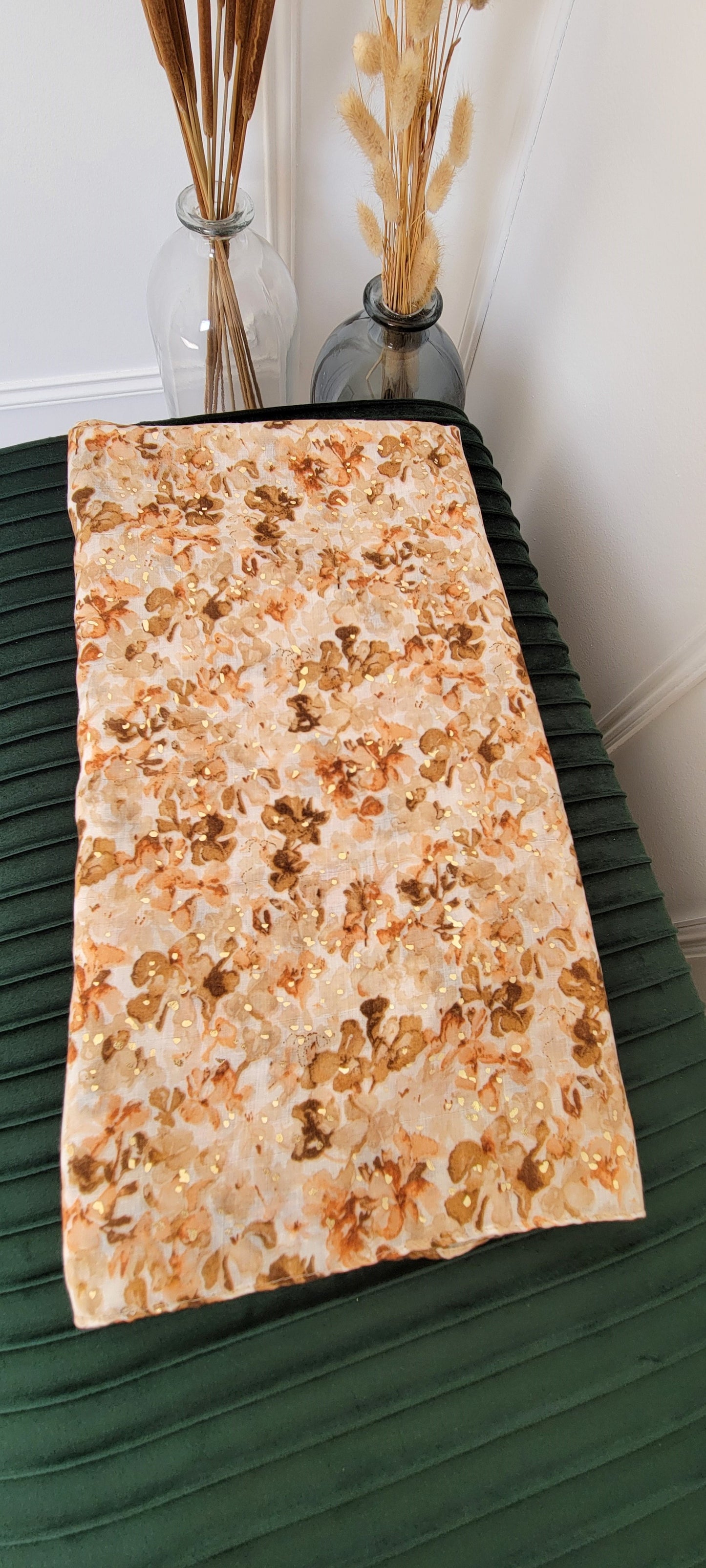 Foulard petites fleurs avec dorure